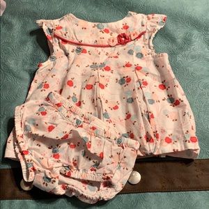 Baby girl shirt and bloomers